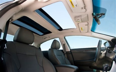 2012-Hyundai-Sonata-sun-roof-open